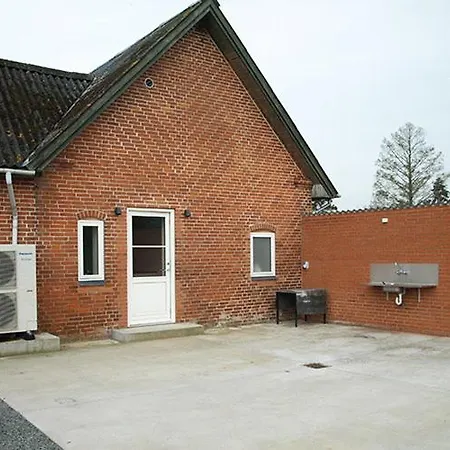 Two-storey Near The Water Holiday home *